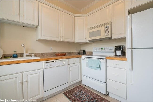 Building Photo - 6 Restmere Terrace