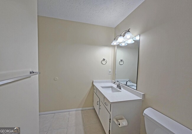 Building Photo - 3932 Cedar Cir