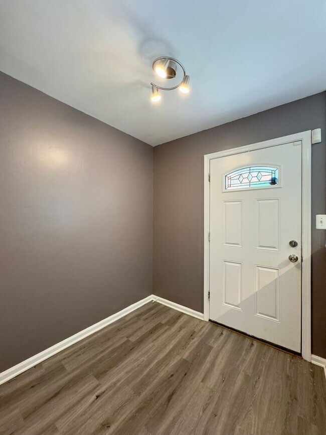 Foto del edificio - Charming 3Bed/1.5Bath in Evesham Park
