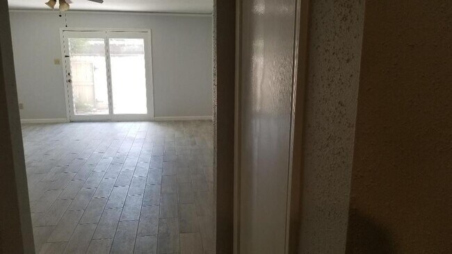 Foto del edificio - 8314 Nairn St