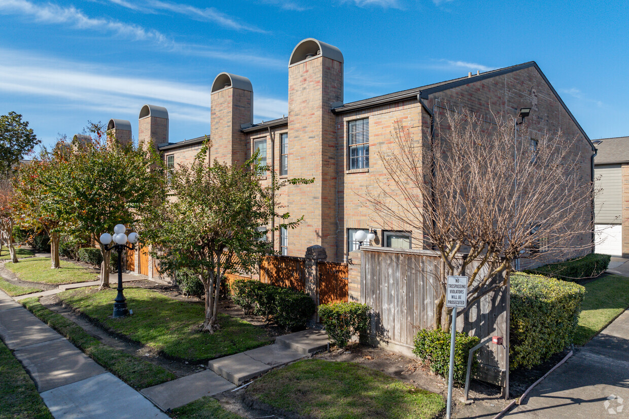 9800 Pagewood Ln - Westchase Forest Townhomes