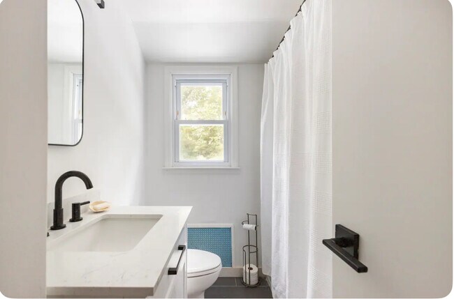 Building Photo - 1694 Bhampton Sag Harbor Tpke