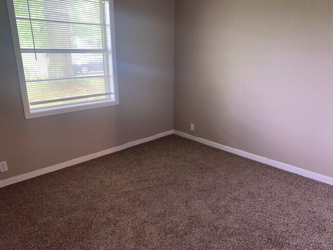 Foto del edificio - 404 N Lindsey St