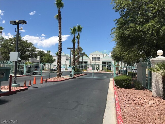 Foto del edificio - 7100 W Pirates Cove Rd