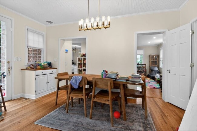 Foto del edificio - 4825 Butterworth Pl NW