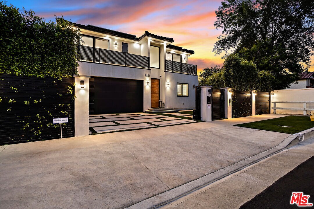 Foto principal - 5821 Wilkinson Ave