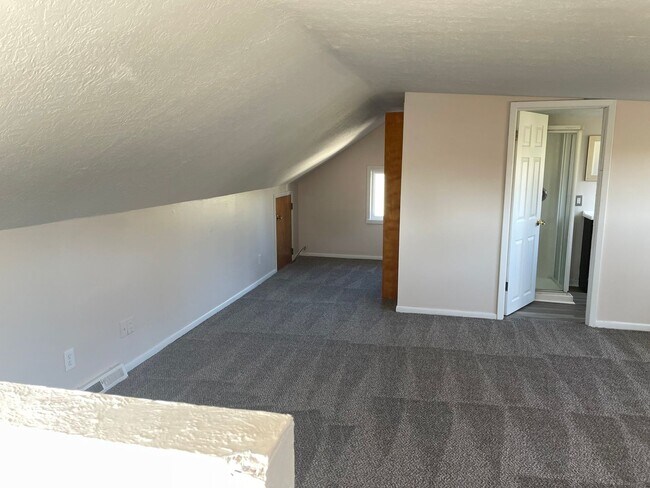 Building Photo - 2 Bed- 1 Bath - Single Family Home in Lorain