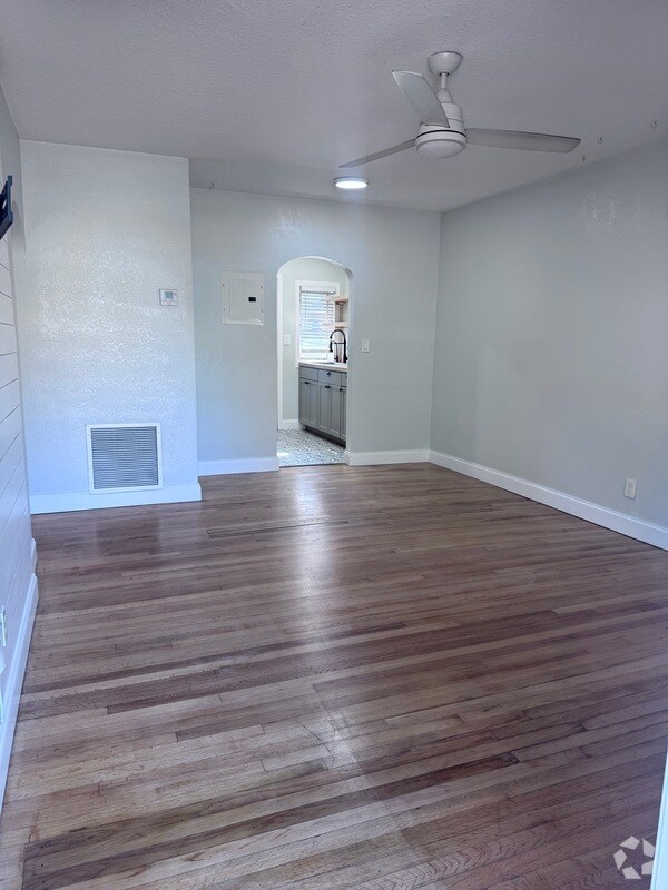 Building Photo - 411 SW 18th St