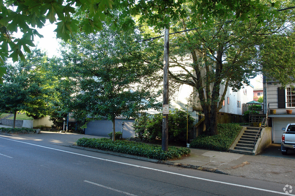 Primary Photo - Rose City Court Apartments