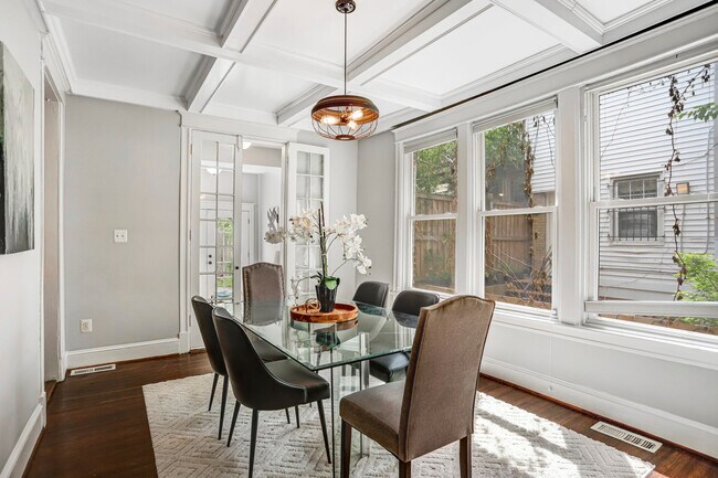 Foto del edificio - 1326 Otis Pl NW