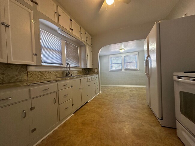 Foto del edificio - 407 E 5th St