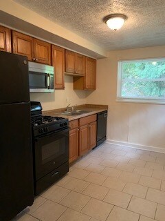 Kitchen - 410 Pennwood Dr