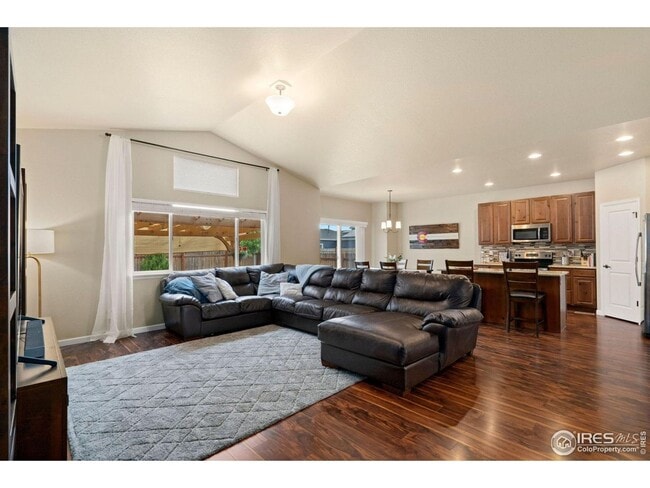 Building Photo - Renovated Milliken Home!