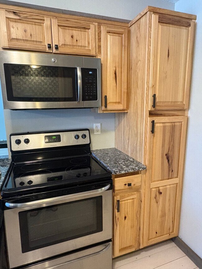 Building Photo - Comfortable 3 Bed, 1 Bath Rental Just Off Broadway and Close to BSU
