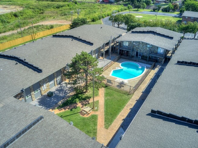 Building Photo - The Vue at Oak Creek