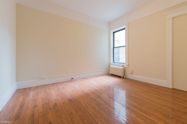 Building Photo - 4 br, 1.5 bath Apartment - 1268 Pacific St