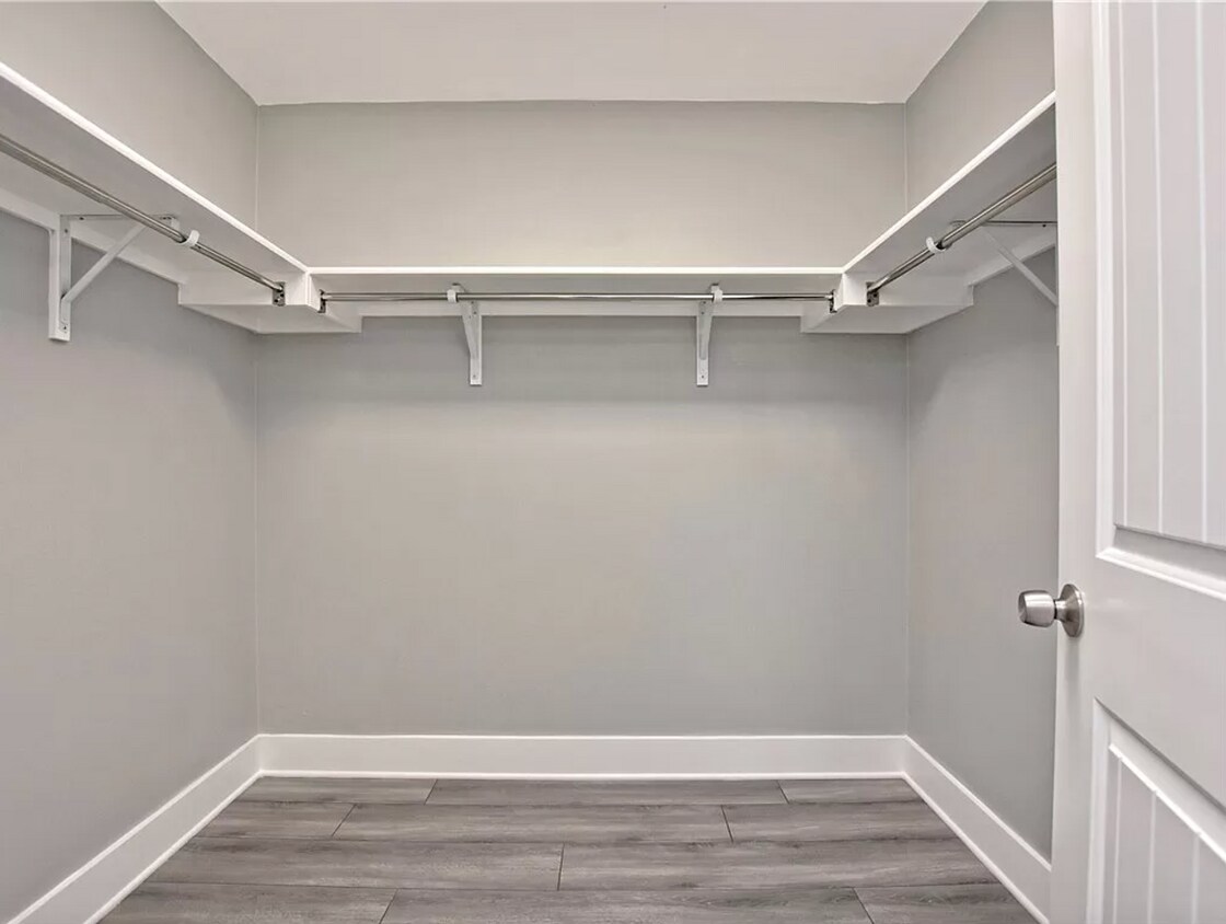 Primary Photo - 400 Booth St