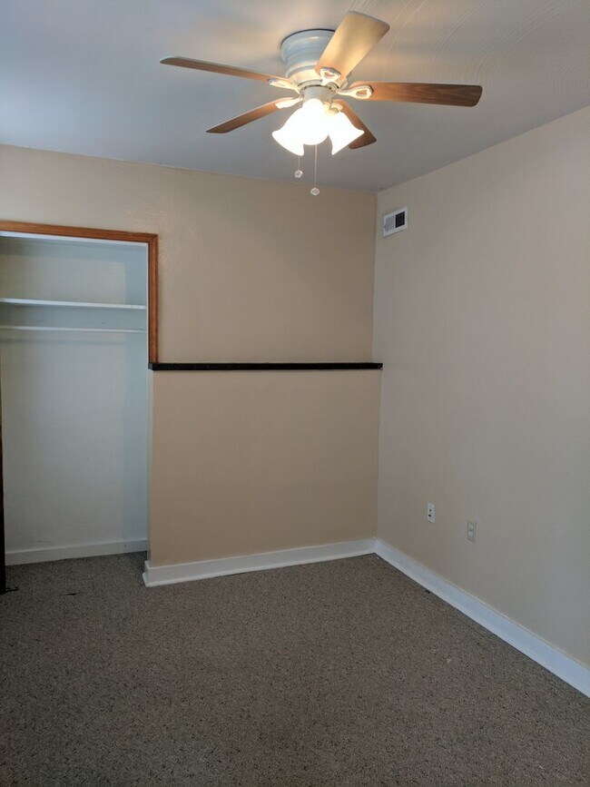 Foto del edificio - Cozy 2 Bedroom Apartment with Backyard Patio and Central Air Conditioning in South Side, Pittsbur...