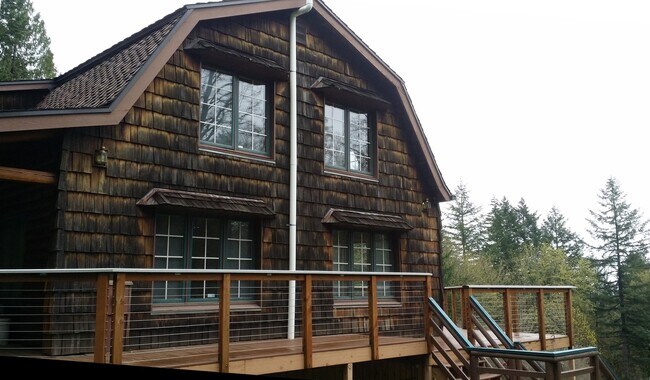 Foto del edificio - 4-Bedroom House w/ MIL Apt on Bald Peak Mt...
