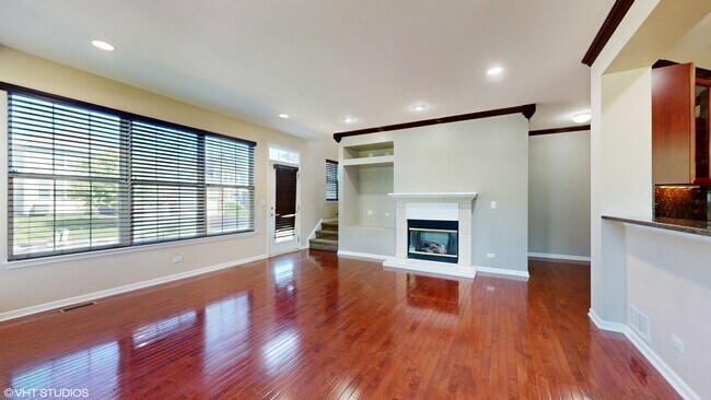 Building Photo - 1540 N Oakmont Dr