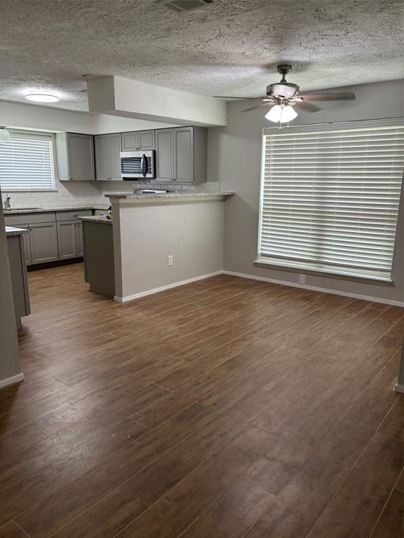 Foto del edificio - 4210 Falcon Meadow Dr