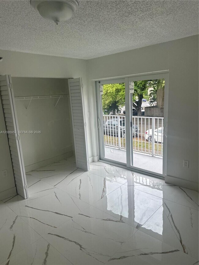 Foto del edificio - 17050 NW 55th Ave