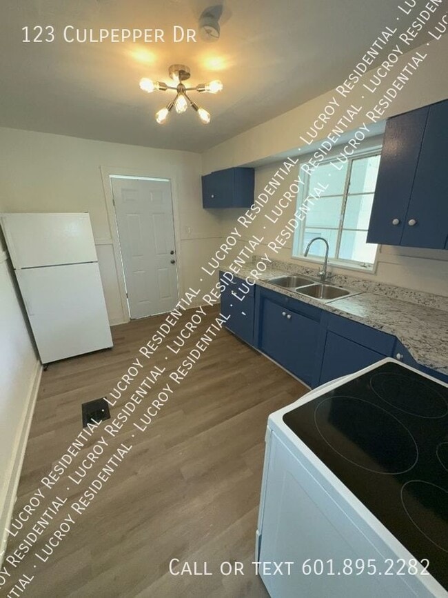 Building Photo - Cute 2-Bedroom Bungalow Rental Home in Jac...