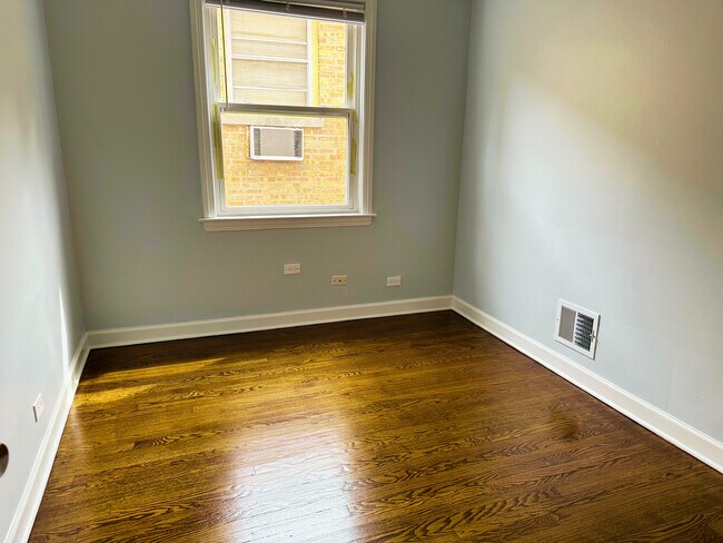 Foto del edificio - 4952 Hull St