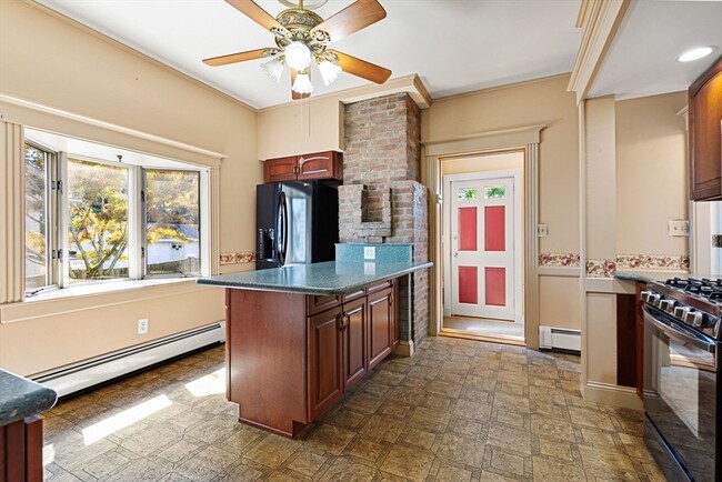 Building Photo - 17 Shirley St