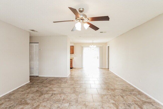 Foto del edificio - 1090 Wedgewood Ln