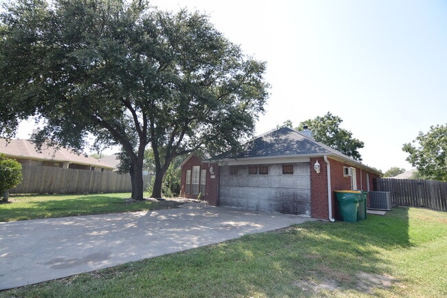 Foto del edificio - 3113 Red Oak Dr