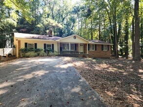 Building Photo - 1130 Woodlands Rd