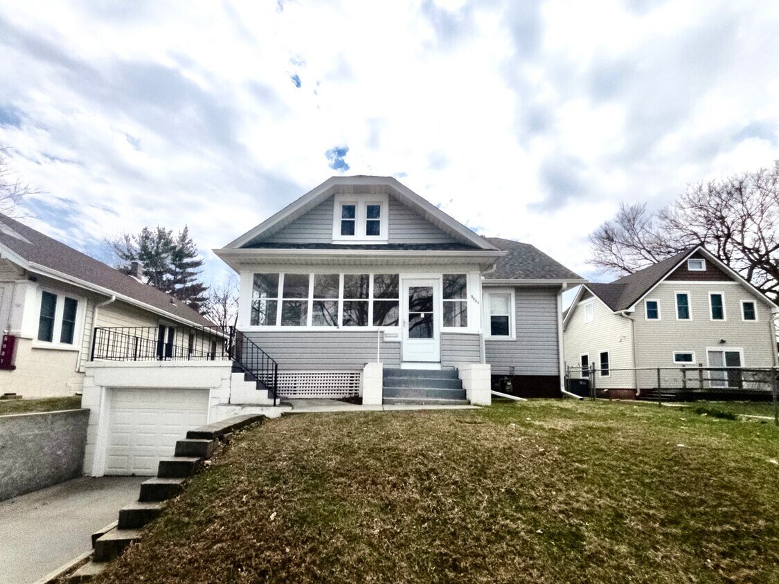 Photo - 5039 Miami St – 2 Bed/2 Bath in Benson | Refinished Hardwoods, Updated Baths, Full Appliance Package