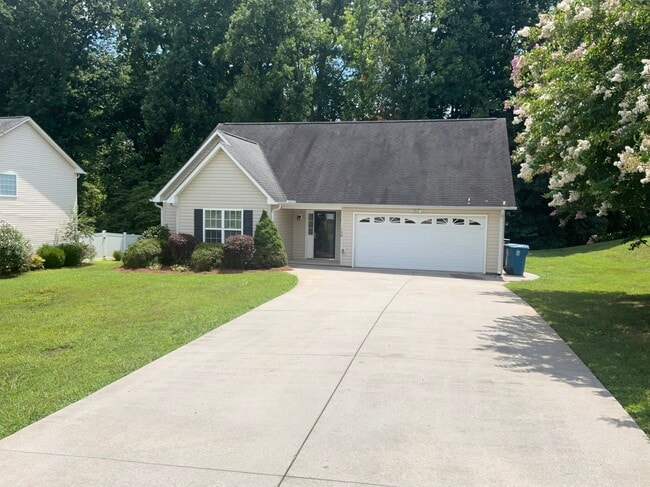 Building Photo - 120 Sweetgum Dr
