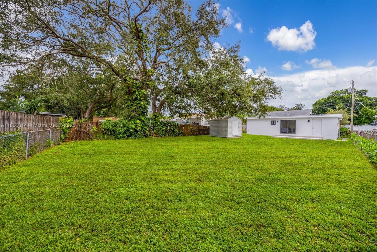 Foto principal - 275 NW 97th St