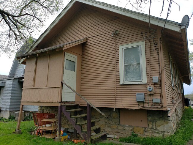 Building Photo - 6227 Forest Ave