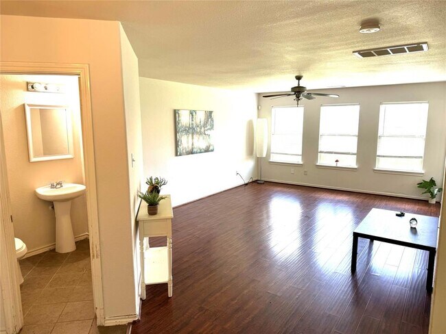 Building Photo - 1435 Joy Oaks Ln