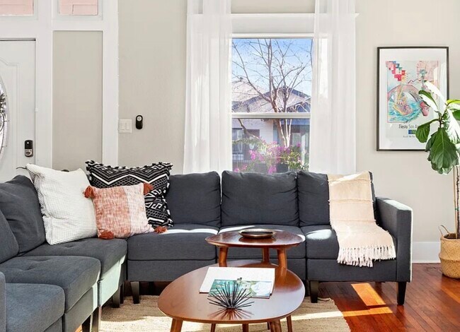 Foto del edificio - 703 E Euclid Ave