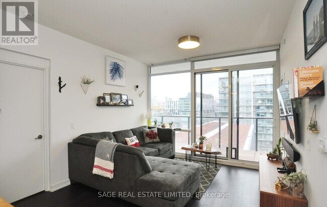 Photo du bâtiment - 455-S455 Front St E