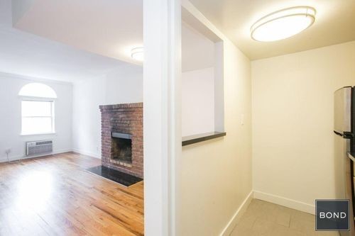 Foto del edificio - 402 E 83rd St