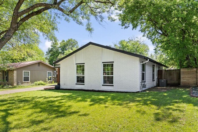 Foto del edificio - 5803 Blythewood Dr