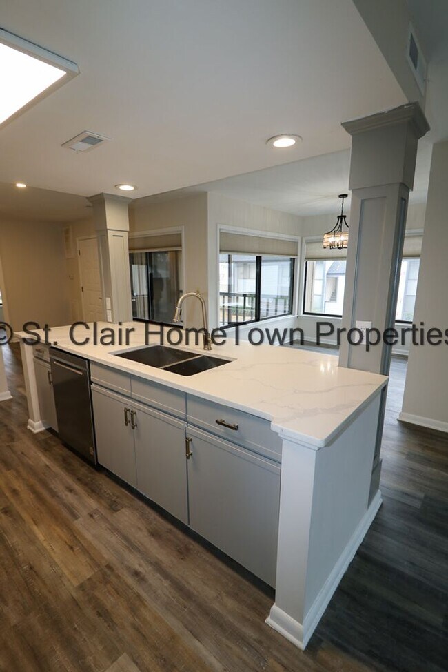 Foto del edificio - Upstairs Unit on Logan Martin Lake