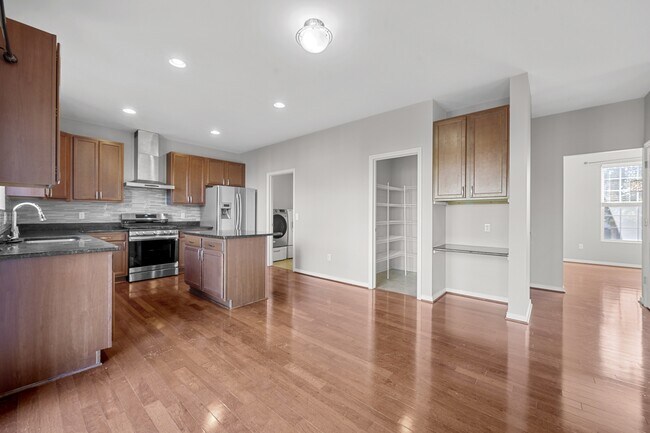 Building Photo - 1550 Cinnabar Dr