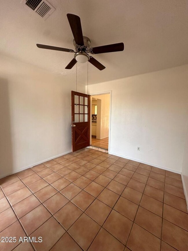 Building Photo - Fantastic 3BR/2BA Home in South Phoenix Av...