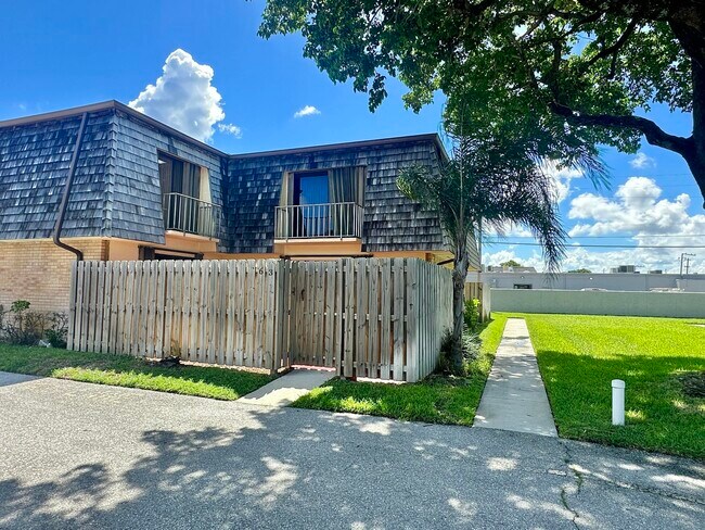 Foto del edificio - 63 Lake Arbor Dr
