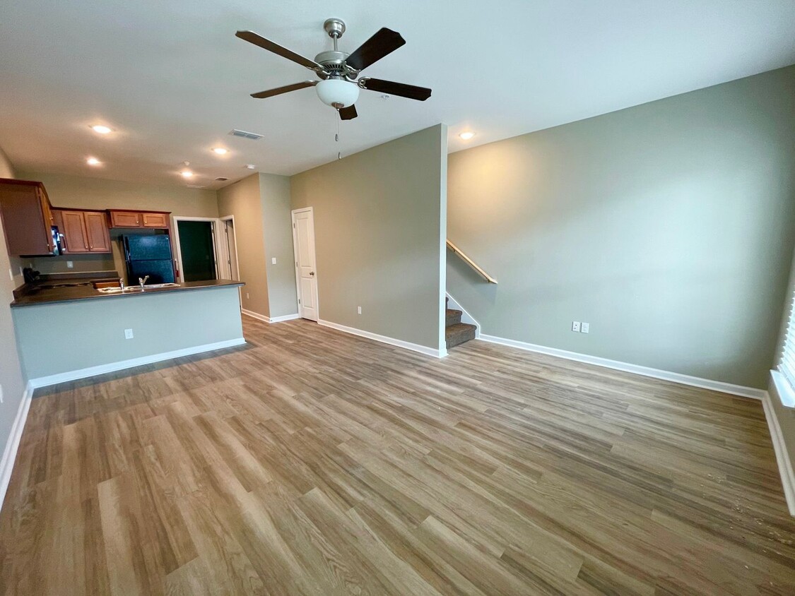 Primary Photo - AVAILABLE NOW! 3/3 Condo convenient to FSU...