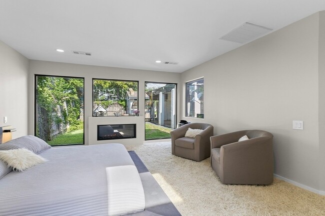 Building Photo - 16831 Thomas Chapel Dr