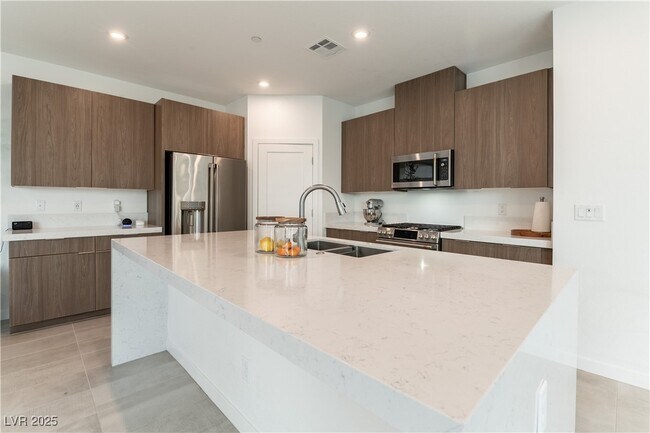 Building Photo - 2526 Verdello St