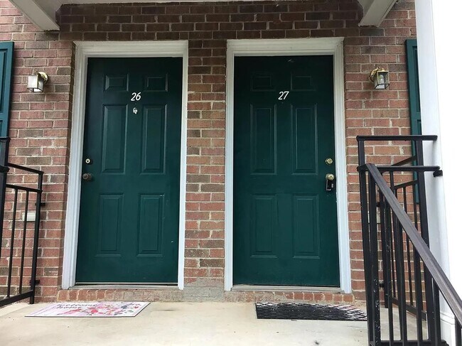 Foto del edificio - 2BR Condo Overlooking UGA Golf Course | On UGA Bus Line | Minutes to Campus