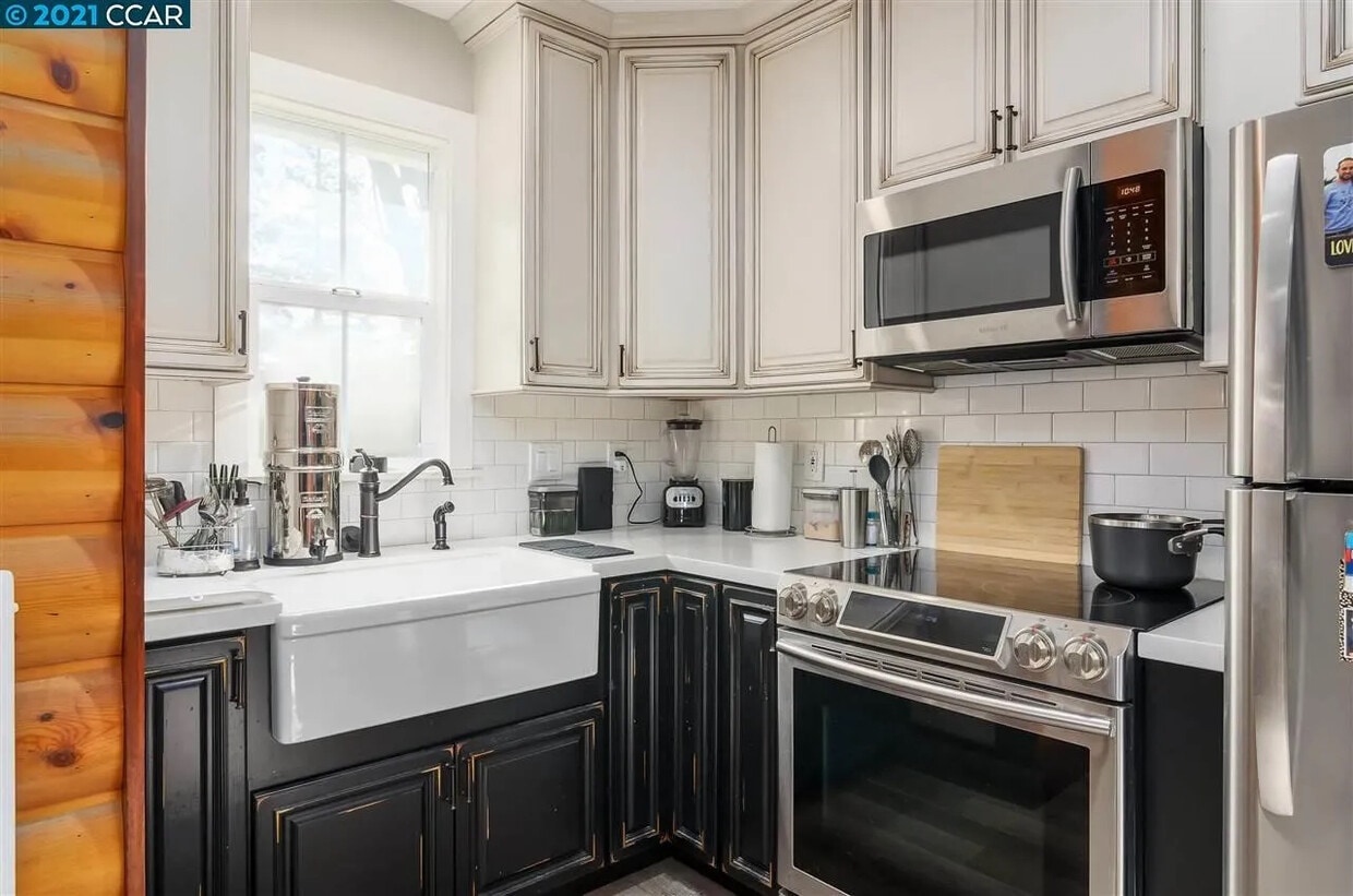 Primary Photo - 291 La Questa Dr